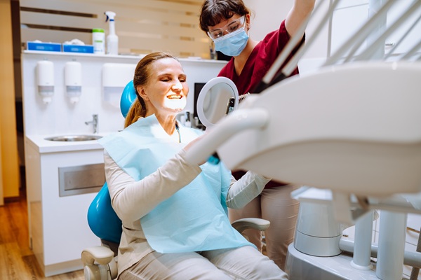 Implant Crowns Vs  Traditional Crowns: What Patients Should Understand